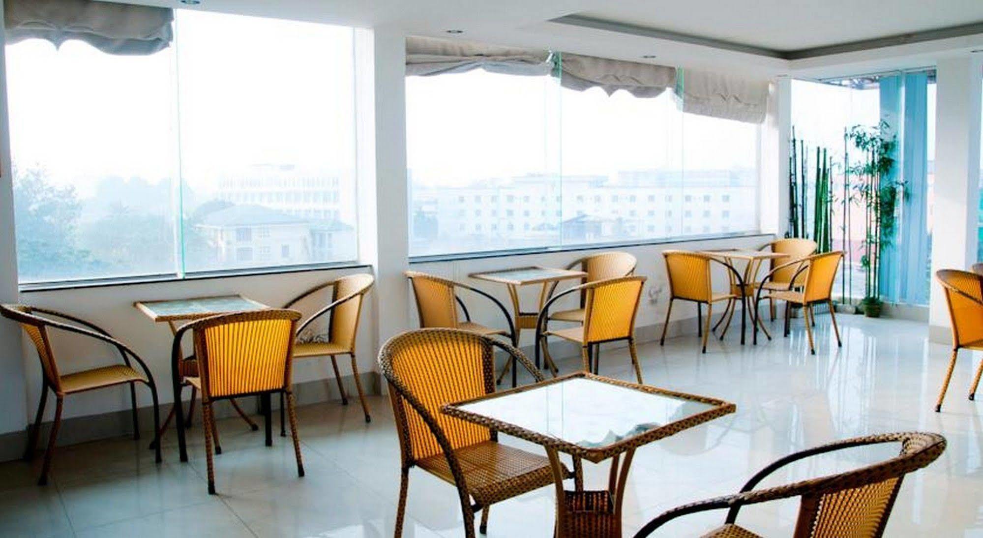 Golden Lotus Hotel Хуе Екстериор снимка